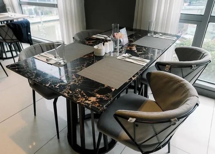酒店 The Residences At Acqua 马尼拉