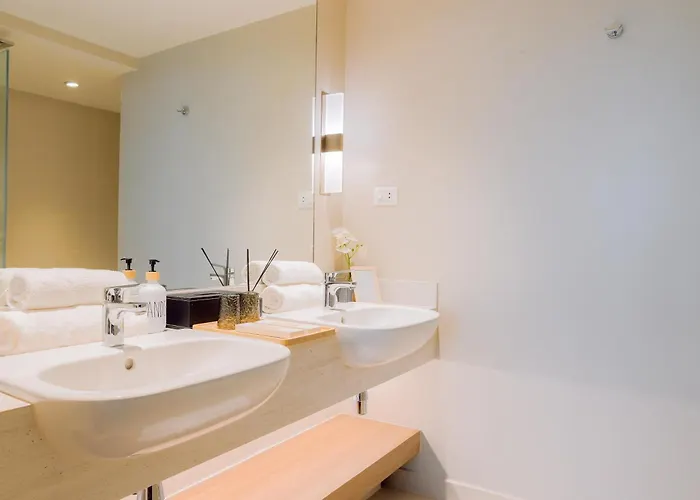 The Residences At Acqua 酒店 *