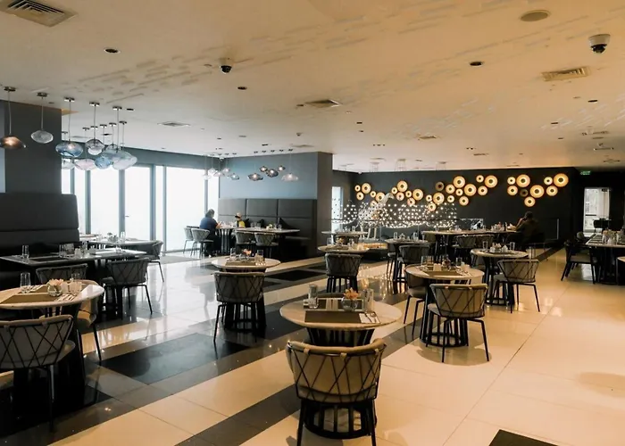 酒店 The Residences At Acqua 马尼拉